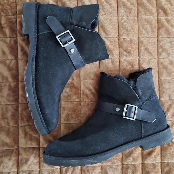 UGG Black Buckle Ankle Boots Shearling Lined Moto Style Size 7.5 - Picture 2 of 8